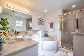 Beautiful Waterfront Home Close To Disney!large Spacious Layout, Pool 