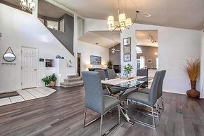 Beautiful Waterfront Home Close To Disney!large Spacious Layout, Pool 