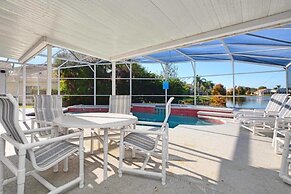 Beautiful Waterfront Home Close To Disney!large Spacious Layout, Pool 