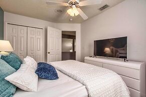 Beautiful Waterfront Home Close To Disney!large Spacious Layout, Pool 