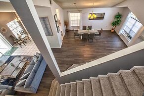 Beautiful Waterfront Home Close To Disney!large Spacious Layout, Pool 