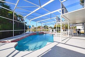 Beautiful Waterfront Home Close To Disney!large Spacious Layout, Pool 
