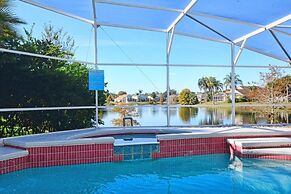 Beautiful Waterfront Home Close To Disney!large Spacious Layout, Pool 