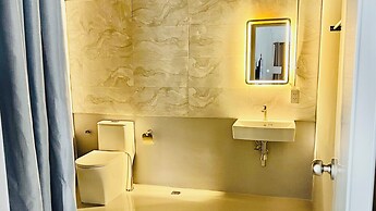 Momento Hotel and Cafe