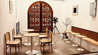 Momento Hotel and Cafe