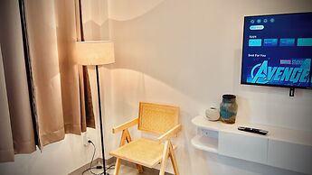 Momento Hotel and Cafe