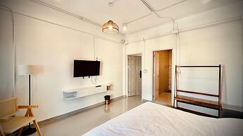 Momento Hotel and Cafe