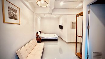 Momento Hotel and Cafe