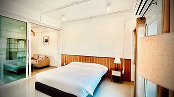 Momento Hotel and Cafe