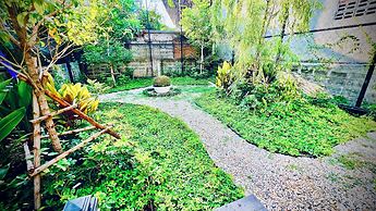 Momento Hotel and Cafe