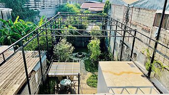 Momento Hotel and Cafe