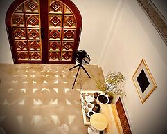 Momento Hotel and Cafe