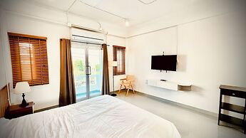 Momento Hotel and Cafe