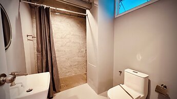 Momento Hotel and Cafe