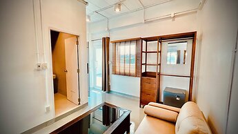 Momento Hotel and Cafe