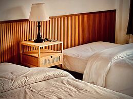 Momento Hotel and Cafe