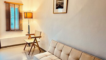 Momento Hotel and Cafe