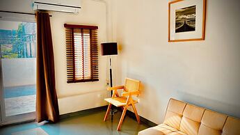 Momento Hotel and Cafe