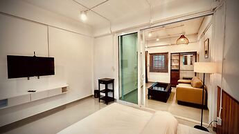 Momento Hotel and Cafe