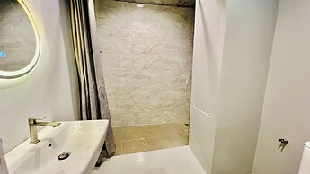 Momento Hotel and Cafe