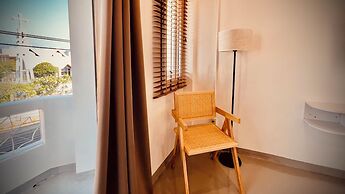 Momento Hotel and Cafe