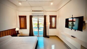 Momento Hotel and Cafe