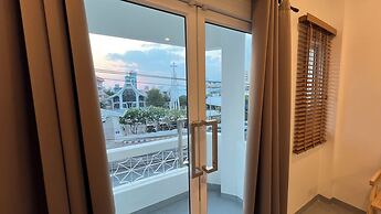 Momento Hotel and Cafe