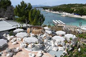 EMAR Beachfront Hotel Ksamil