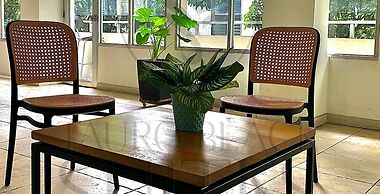 Tauro Black Suites