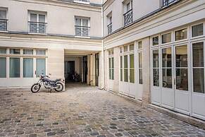 1533 Petites écuries