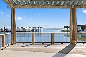 Bluff's Landing Lodge