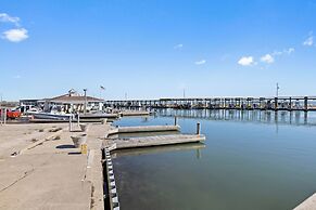 Bluff's Landing Lodge