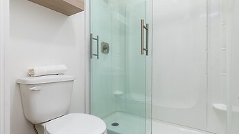 Bluff's Landing Lodge