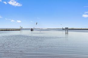 Bluff's Landing Lodge