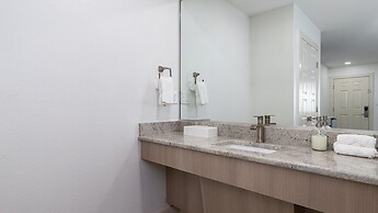 Bluff's Landing Lodge