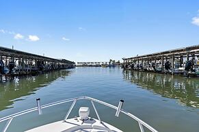 Bluff's Landing Lodge