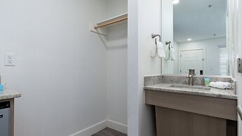 Bluff's Landing Lodge