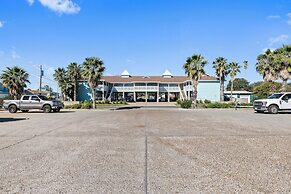 Bluff's Landing Lodge