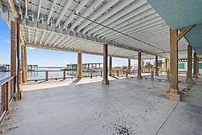 Bluff's Landing Lodge