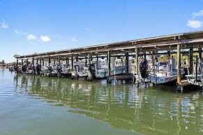 Bluff's Landing Lodge