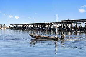 Bluff's Landing Lodge