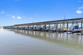 Bluff's Landing Lodge