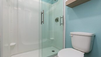 Bluff's Landing Lodge