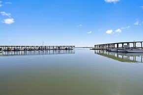 Bluff's Landing Lodge