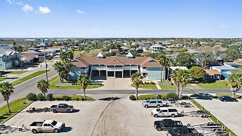 Bluff's Landing Lodge