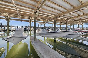 Bluff's Landing Lodge