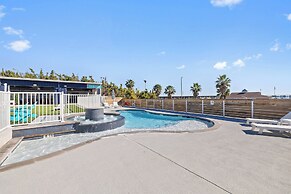 Bluff's Landing Lodge