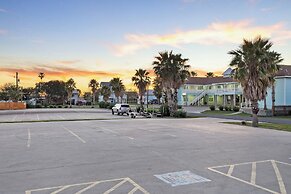 Bluff's Landing Lodge