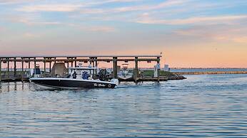 Bluff's Landing Lodge