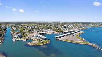 Bluff's Landing Lodge